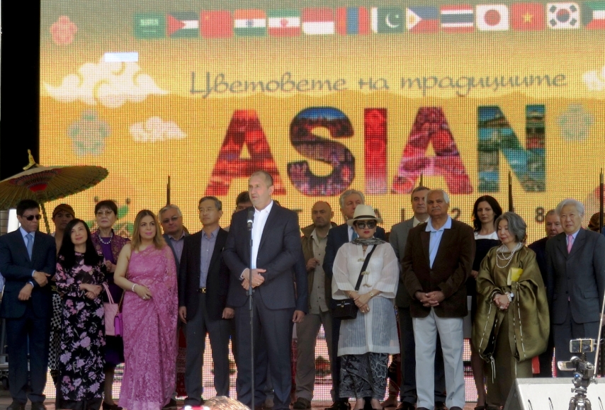 Việt Nam tham dự Festival “Những sắc màu truyền thống” Asian 2018 tại Bulgaria