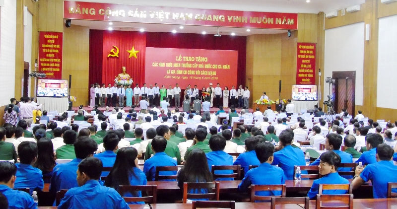 Kiên Giang Trao tặng, truy tặng các hình thức khen thưởng cấp Nhà nước cho cá nhân, gia đình có công với cách mạng