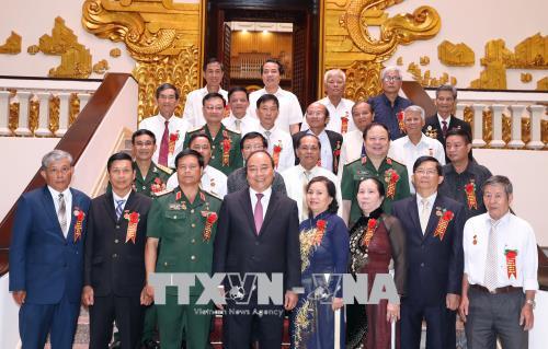 Thủ tướng Nguyễn Xuân Phúc Dũng sĩ diệt Mỹ là những tấm gương kiên cường