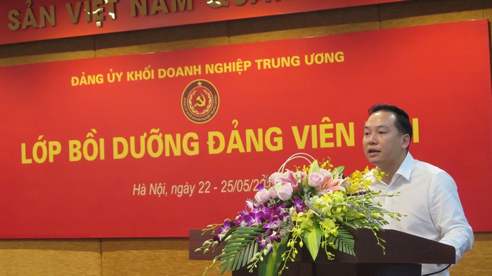 Đảng ủy Khối Doanh nghiệp Trung ương bồi dưỡng lý luận chính trị cho đảng viên mới
