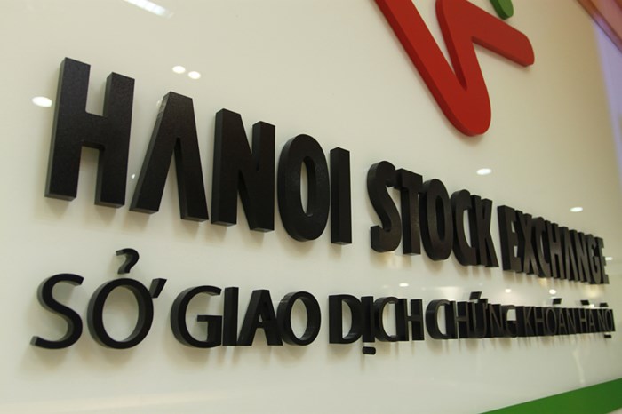 Nhắc nhở 32 công ty đăng ký giao dịch chậm công bố thông tin