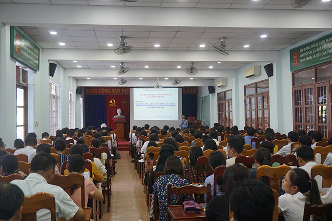 Khánh Hòa Tăng cường giáo dục lịch sử Đảng cho cán bộ, đảng viên