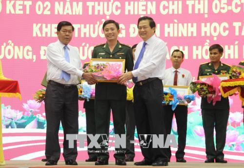 Nhân rộng các điển hình tiên tiến trong học tập và làm theo tấm gương đạo đức Hồ Chí Minh