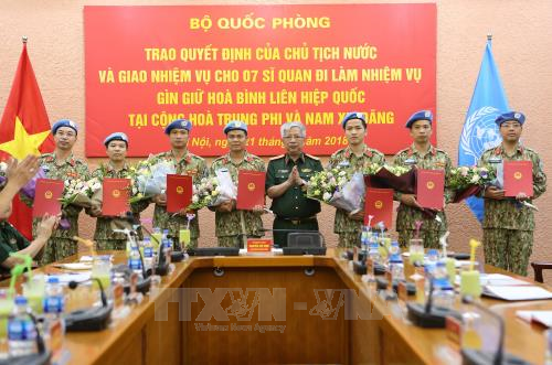 Trao Quyết định cho 7 sĩ quan làm nhiệm vụ tại Liên hợp quốc