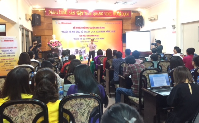 Phát động Cuộc thi ảnh “Người Hà Nội ứng xử thanh lịch, văn minh 2018”