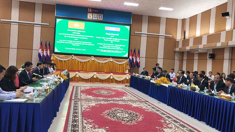 Việt Nam và Campuchia tăng cường hợp tác phát triển thương mại biên giới