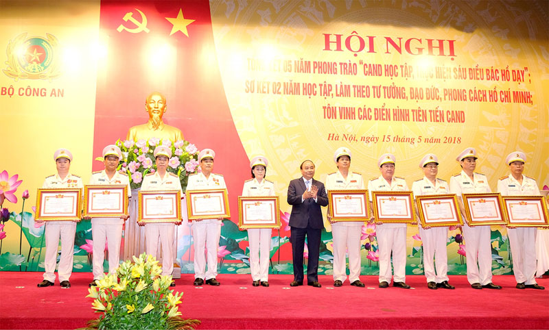 Thủ tướng Nguyễn Xuân Phúc Sáu điều Bác Hồ dạy Công an nhân dân vẫn còn nguyên giá trị