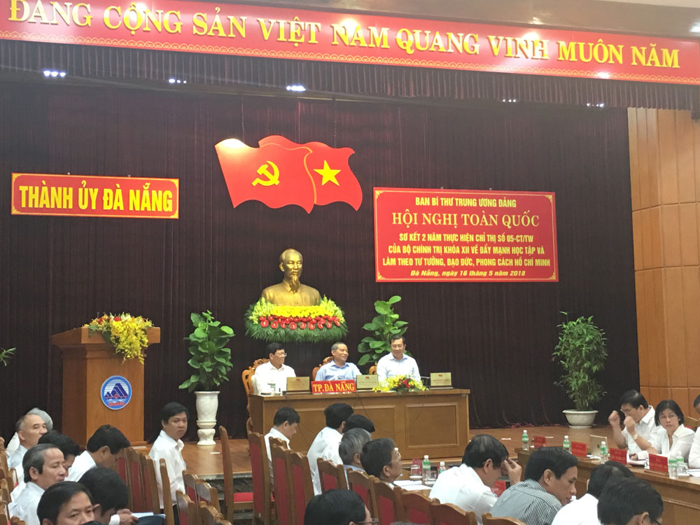 Đà Nẵng Học và làm theo Bác, đổi mới tác phong công tác, thực hiện gần dân, sát dân