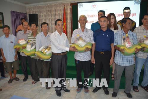 Tấm lòng Việt chia sẻ khó khăn với bà con kiều bào và người dân nghèo Campuchia
