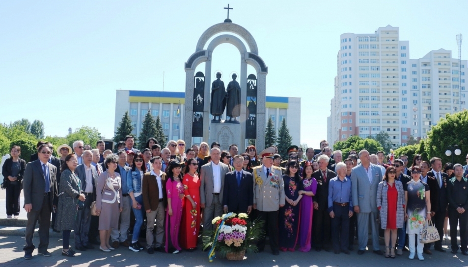 Giao lưu cựu chiến binh Việt Nam và Ukraine nhân Ngày chiến thắng 9 5