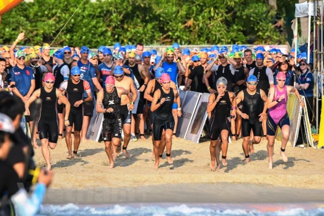 Hơn 1 600 vận động viên từ 56 quốc gia tranh tài thi ba môn phối hợp Ironman tại Đà Nẵng