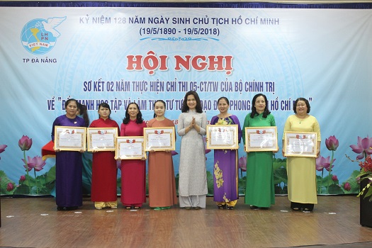 Cán bộ, hội viên phụ nữ học tập và làm theo Bác