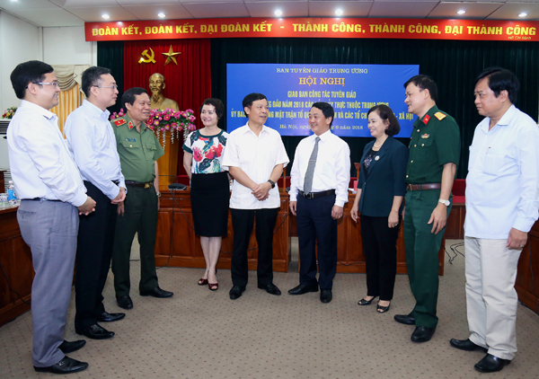 Nắm bắt kịp thời tình hình tư tưởng, chủ động đấu tranh chống các quan điểm sai trái, thù địch