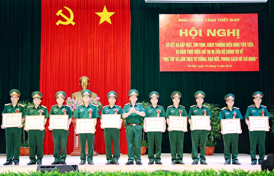 Binh chủng Tăng thiết giáp đẩy mạnh học và làm theo Bác