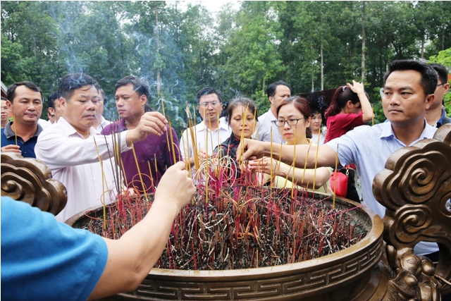 Thăm Khu di tích Chủ tịch Hồ Chí Minh tại Đá Chông - K9