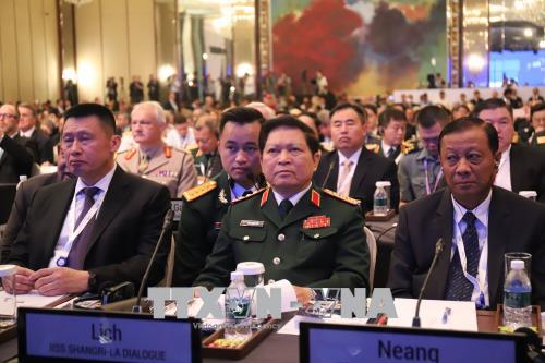 Bộ trưởng Bộ Quốc phòng Ngô Xuân Lịch tiếp xúc song phương bên lề Đối thoại Shangri-La 2018