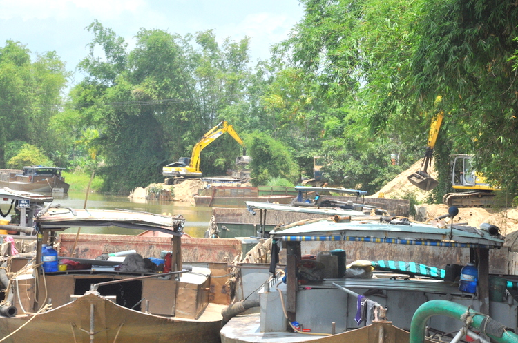 Quảng Nam quyết tâm siết chặt hoạt động khai thác cát, sỏi trái phép