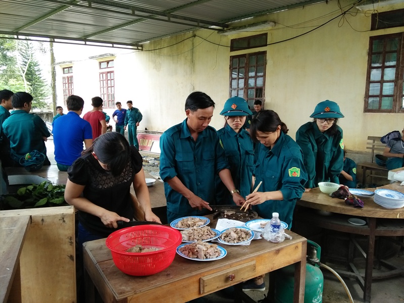 Dân nuôi quân mùa huấn luyện