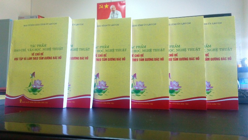 Lào Cai Xuất bản sách chủ đề Học tập và làm theo tấm gương Bác Hồ”