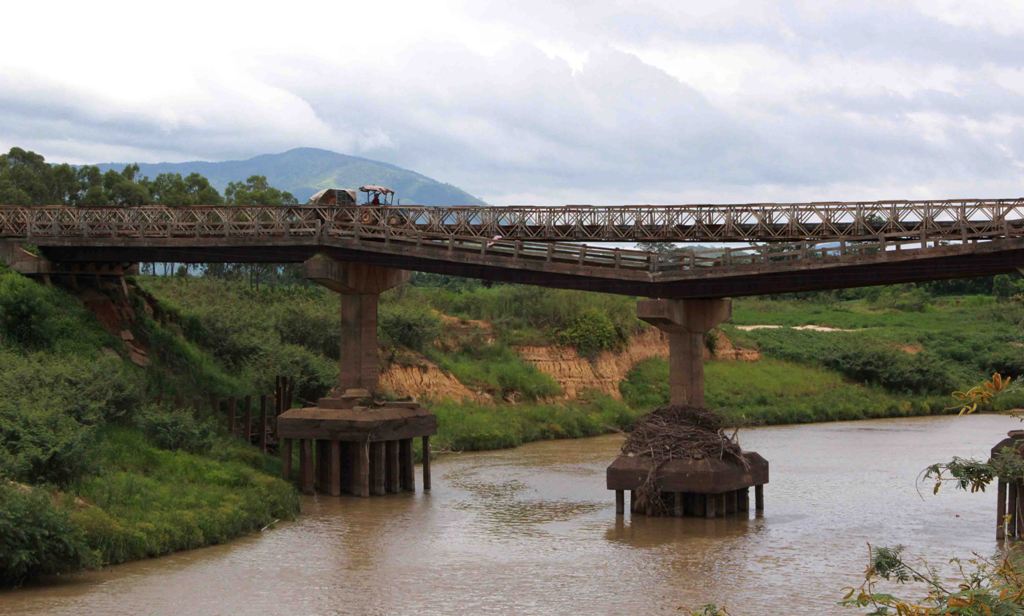 Đắk Lắk Cầu Cư Păm xuống cấp dân vùng “rốn lũ” đi lại nhiều khó khăn