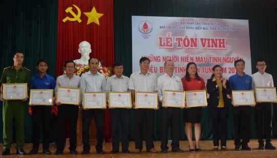 Kon Tum Tôn vinh người hiến máu tình nguyện tiêu biểu năm 2018