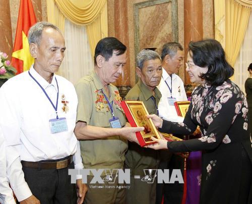 Phó Chủ tịch nước tiếp Đoàn đại biểu người có công tỉnh Vĩnh Long