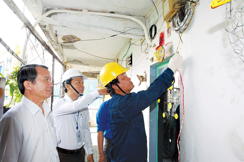 TP HCM “Siết” an toàn điện trong khu dân cư