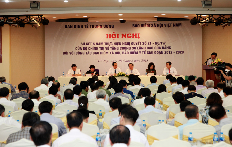 Tiếp tục thực hiện tốt công tác bảo hiểm xã hội, bảo hiểm y tế