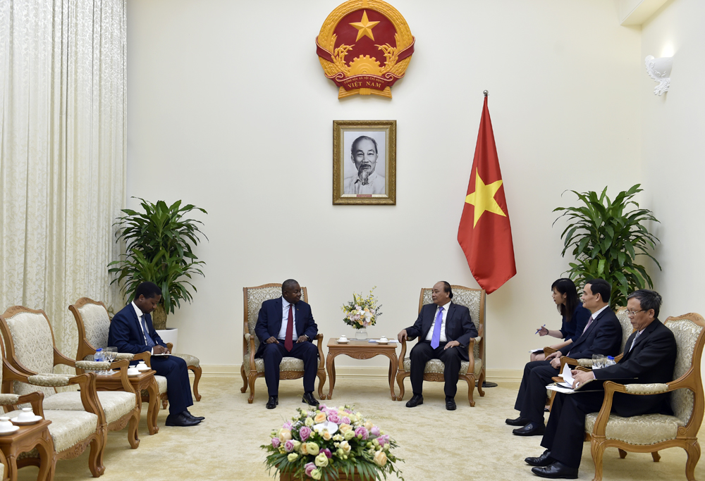 Thủ tướng tiếp tân Đại sứ Hàn Quốc và Mozambique