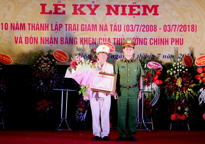 Trại giam Nà Tấu đón nhận Bằng khen của Thủ tướng Chính phủ