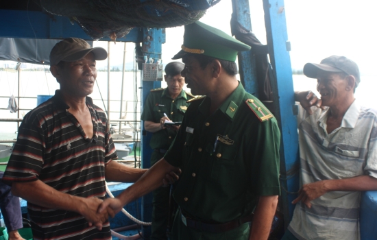 Đà Nẵng Cứu nạn thành công tàu cá ĐNa 90873 TS cùng 8 thuyền viên trôi dạt trên biển