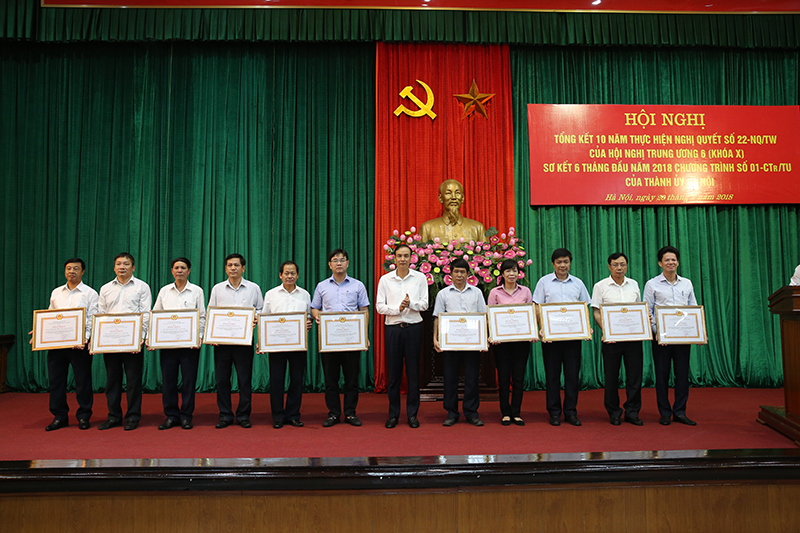Hà Nội 10 năm luân chuyển gần 1 100 cán bộ, thành lập mới gần 900 tổ chức đảng