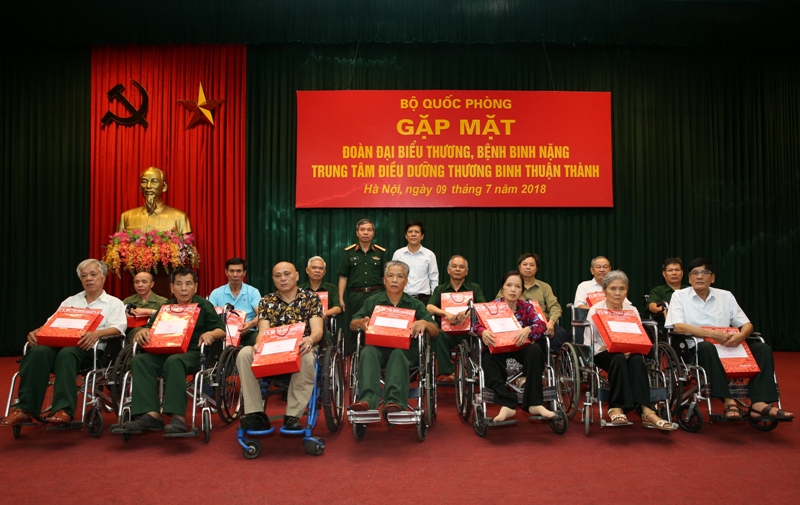 Tổng cục Chính trị tiếp đoàn đại biểu thương, bệnh binh Trung tâm Điều dưỡng thương binh Thuận Thành ​