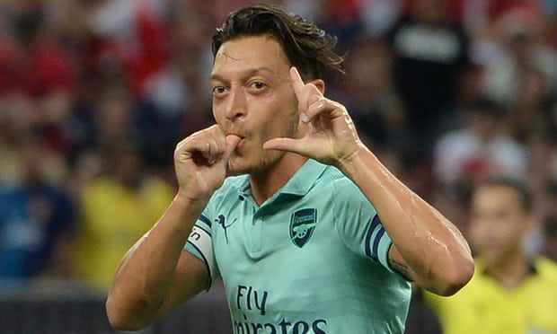 Oezil lĩnh xướng, Arsenal đè bẹp PSG