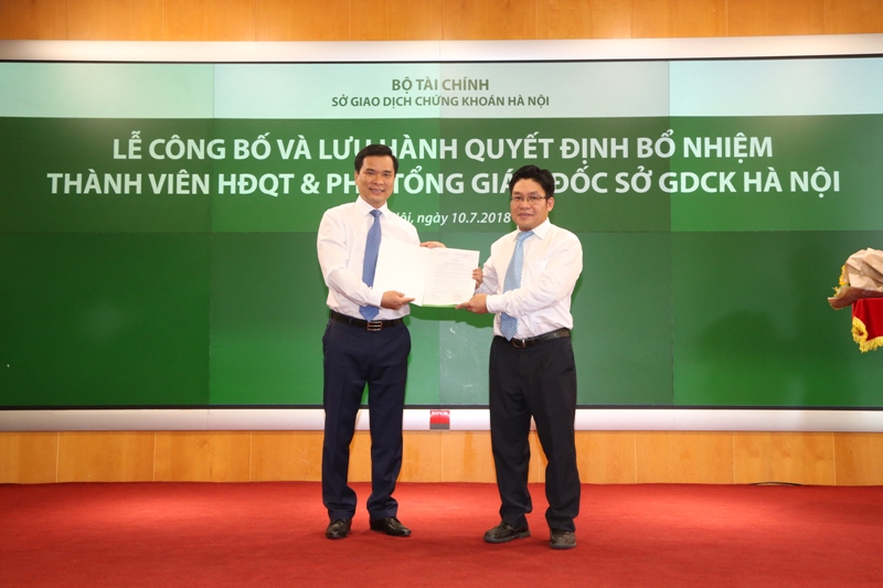 Công bố quyết định bổ nhiệm Thành viên Hội đồng quản trị và Phó Tổng Giám đốc Sở Giao dịch Chứng khoán Hà Nội