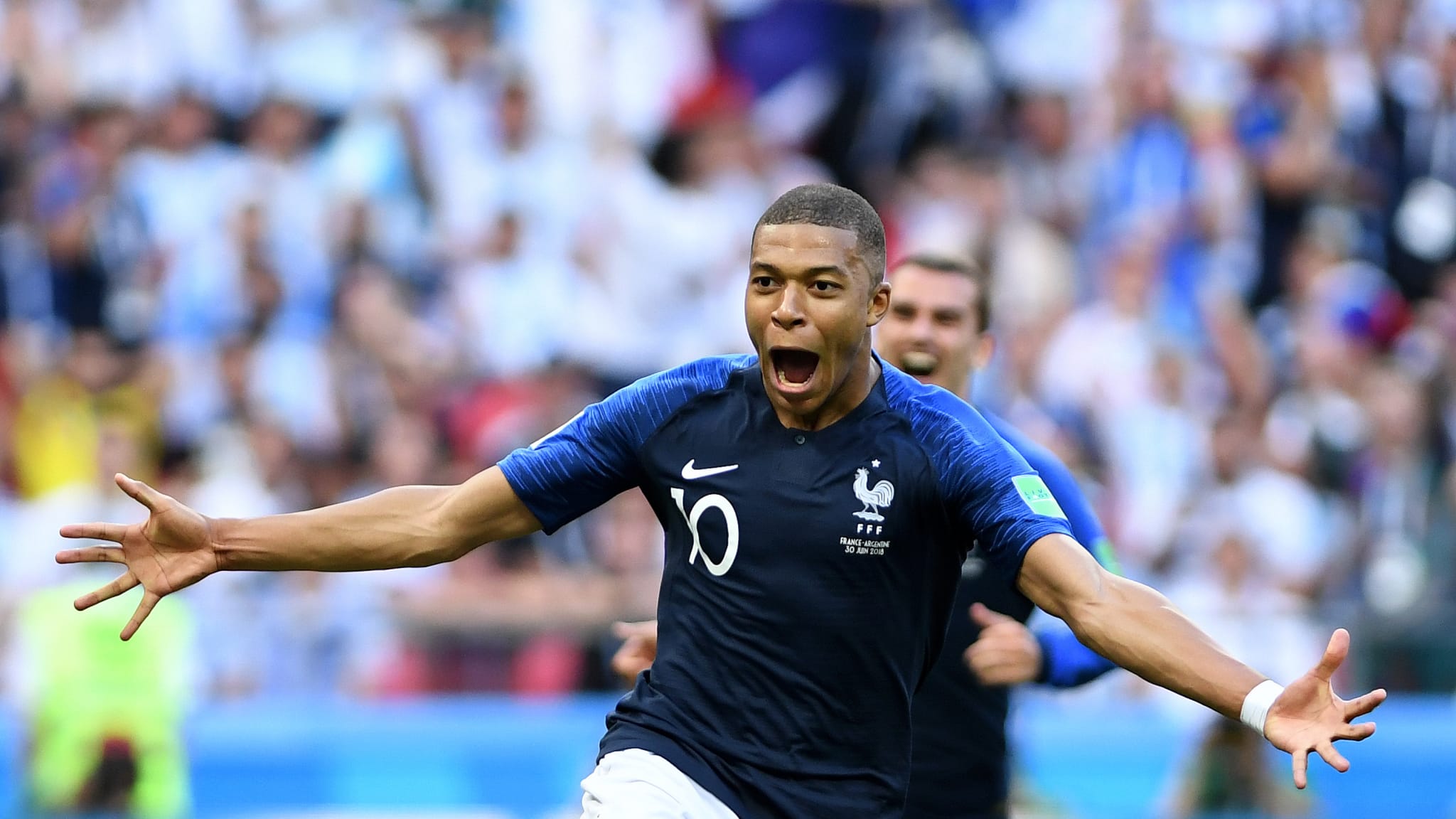 Mbappe - thần đồng rực sáng xứ lục lăng