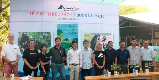 Ra mắt hai cuốn sách về bảo vệ loài gấu Việt Nam