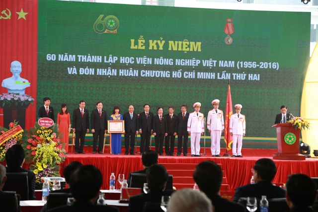 Học viện Nông nghiệp Việt Nam Gieo hạt giống đỏ, nảy mầm xanh