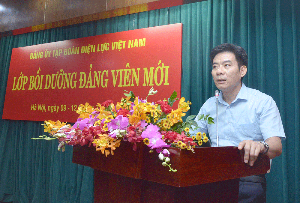 Đảng ủy EVN bồi dưỡng lý luận chính trị cho 59 đảng viên mới