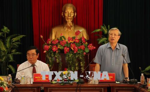 Đồng chí Trần Quốc Vượng làm việc với lãnh đạo chủ chốt tỉnh Bình Định