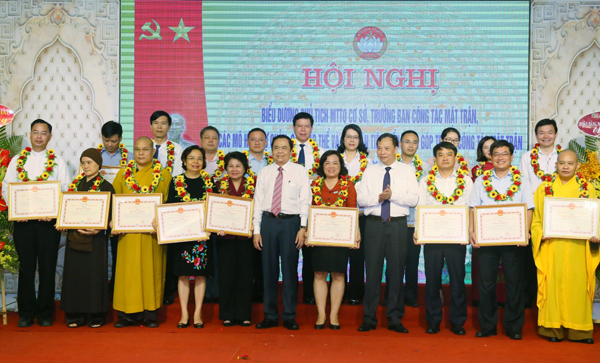 Những việc làm cao đẹp của các điển hình nhắc nhở mọi người đề cao trách nhiệm, tận tụy trong công việc