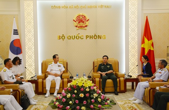 Thượng tướng Phan Văn Giang tiếp Tư lệnh Hải quân Hàn Quốc
