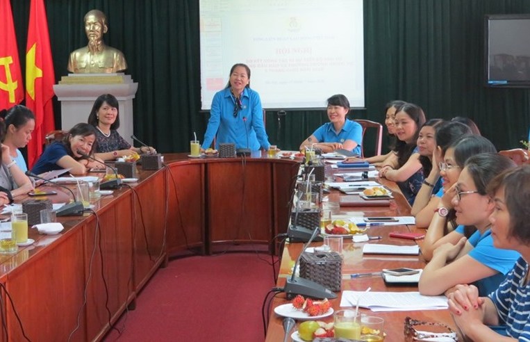 Phát huy vai trò của cán bộ nữ công trong chăm lo bảo vệ quyền, lợi ích hợp pháp, chính đáng của lao động nữ