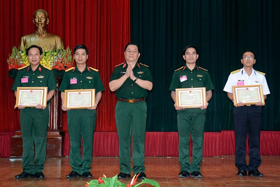 Trao giải Hội thi Cán bộ giảng dạy chính trị toàn quân 2018