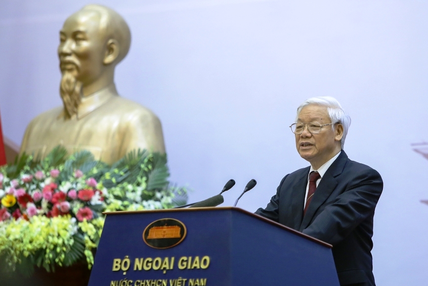 Nhà ngoại giao luôn ghi nhớ rằng, phía sau mình là Đảng, là đất nước, là nhân dân