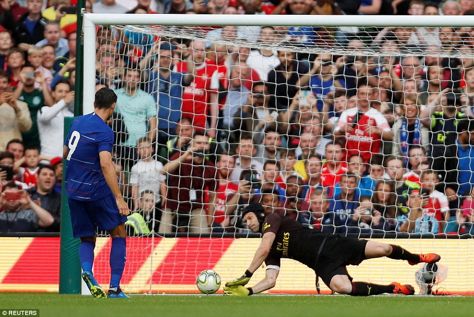 Morata gây thất vọng, Chelsea thua derby London