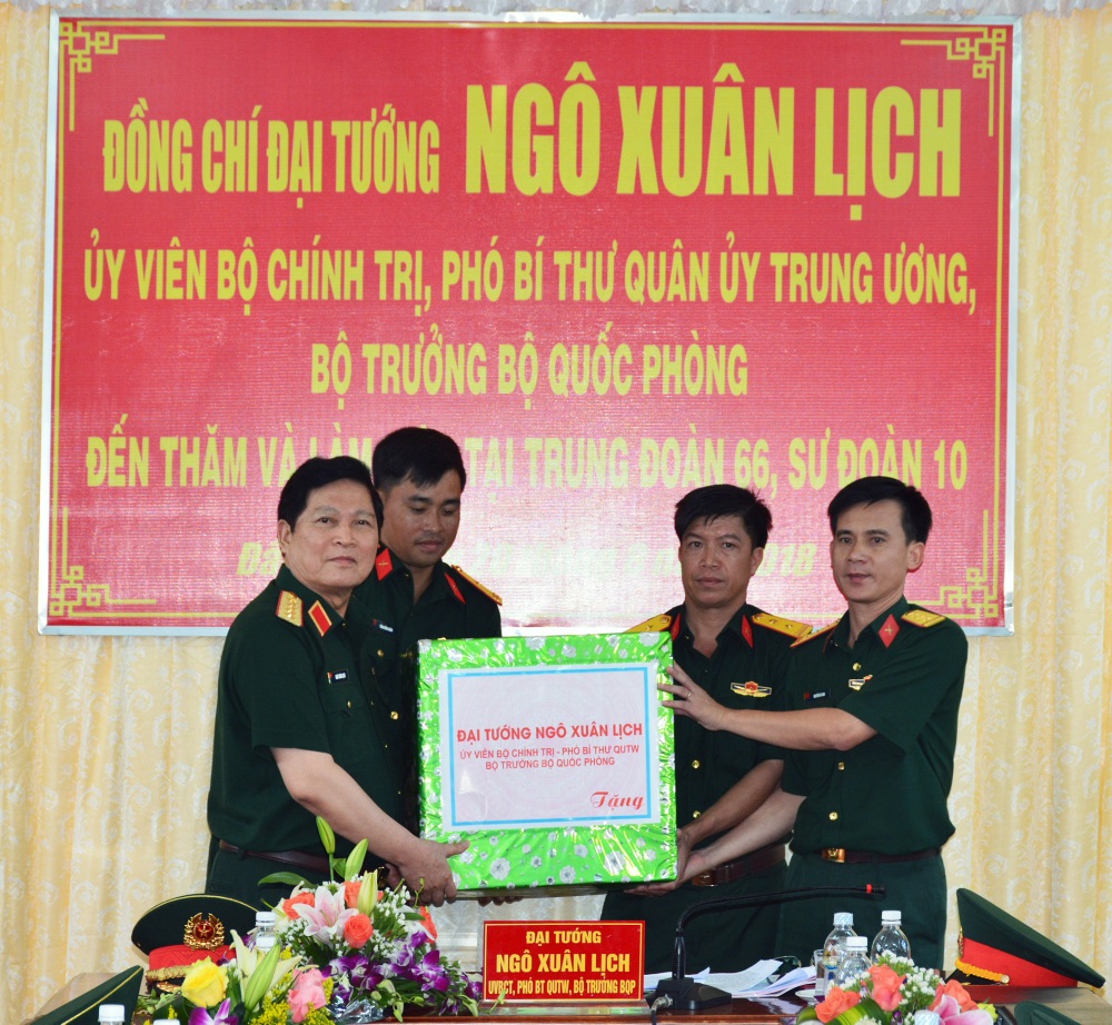 Bộ trưởng Bộ Quốc phòng Ngô Xuân Lịch thăm và làm việc tại Quân đoàn 3