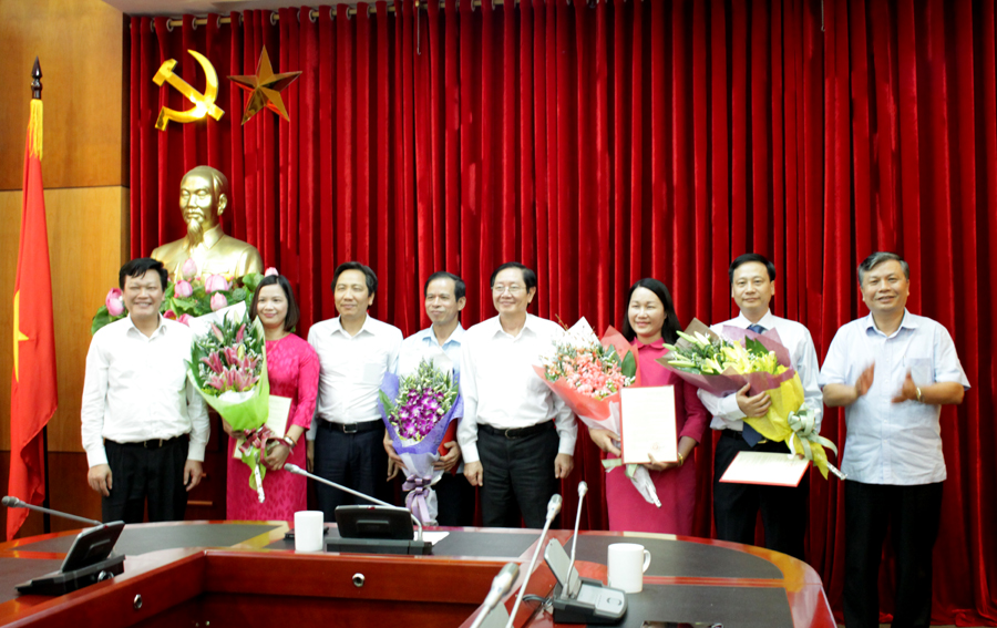 Bộ Nội vụ công bố và trao Quyết định điều động, bổ nhiệm lãnh đạo cấp Vụ