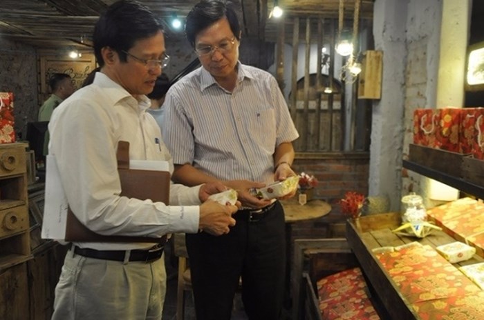 Kiểm tra, xác minh thông tin bánh Trung thu nhập lậu từ nước ngoài