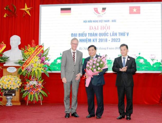 Bộ trưởng Nguyễn Chí Dũng được bầu là Chủ tịch hội hữu nghị Việt Nam – CHLB Đức